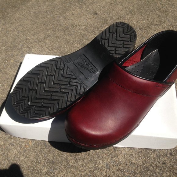 DANSKO Burgundy Leather Professional Clog, Like new! Size 6.5M - Picture 4 of 5